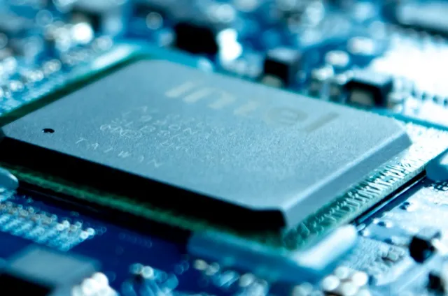 Opinie w branżach wrażliwych (medycyna, prawo, finanse) – specyfika, ryzyka i dobre praktyki.