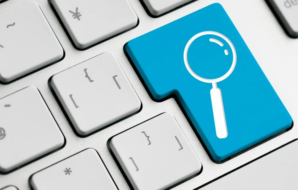 Opinie Google kontra opinie na Facebooku – które są ważniejsze i jak nimi zarządzać równolegle?