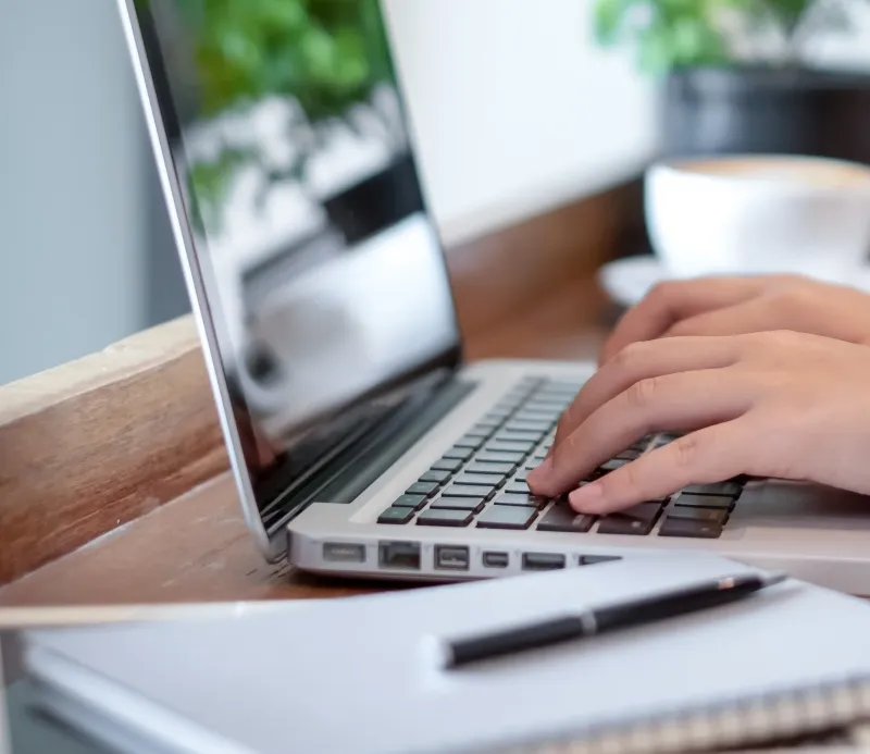 Czy internet światłowodowy Rzeszów pozwala bezpiecznie pracować z danych firmowych?