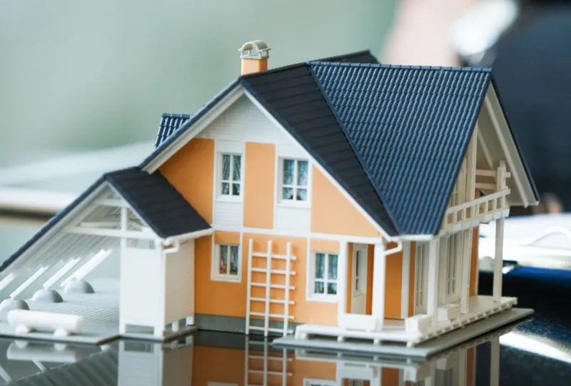 Jak różnią się koszty utrzymania nowych i wieloletnich nieruchomości?