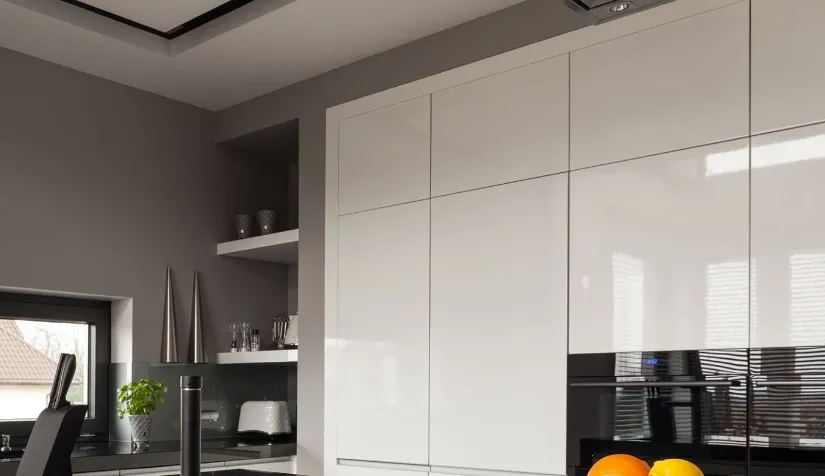 Jak porównywać wyceny, by rzetelnie zestawić modułowe meble kuchenne z kuchnią na wymiar o podobnej funkcjonalności?