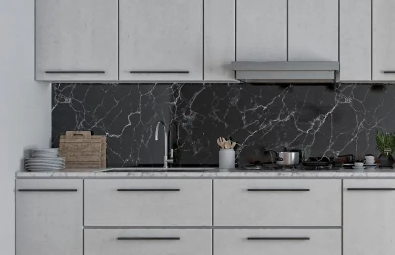 Kiedy inwestycja w lepszy blat lub wyposażenie wewnętrzne podnosi wartość, nawet jeśli bazą są modułowe meble kuchenne