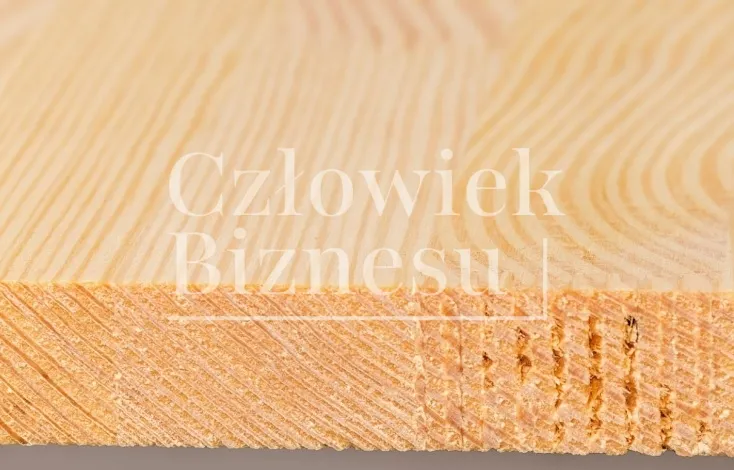 Czy klejonka sosnowa sprawdzi się w pomieszczeniach o podwyższonej wilgotności i jak ją zabezpieczyć?