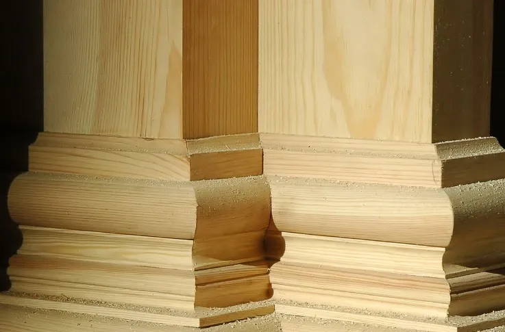 Które wykończenie będzie skuteczniejsze, gdy klejonka sosnowa ma kontakt z parą wodną: lakier, olej czy wosk?