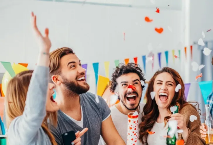 Jak imprezy firmowe ułożyć tak, by przejścia między punktami programu były płynne i nie tworzyły „martwych” przerw?